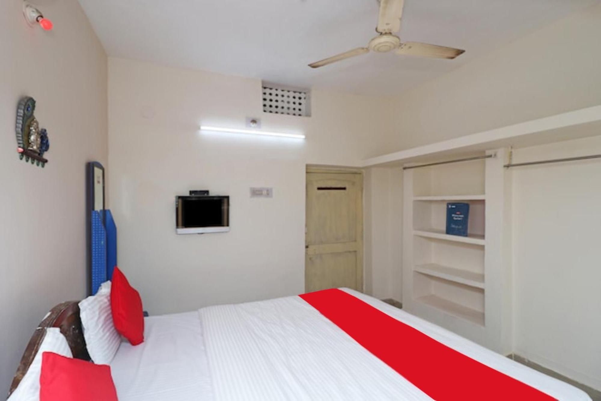 Padoshi Official Hotel 3*