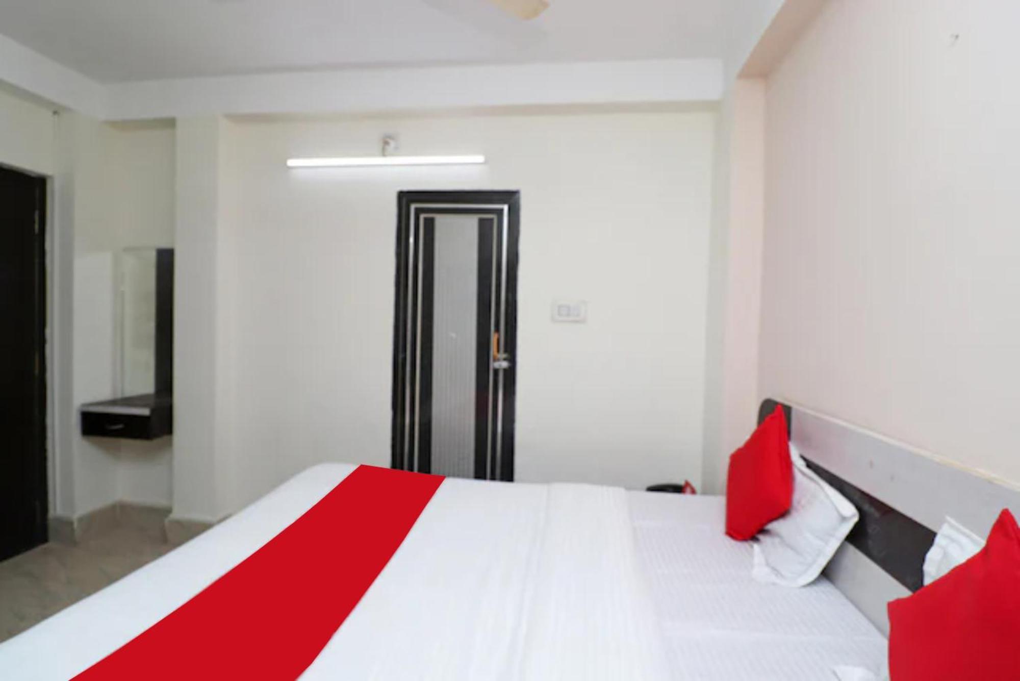 Padoshi Official Hotel Puri